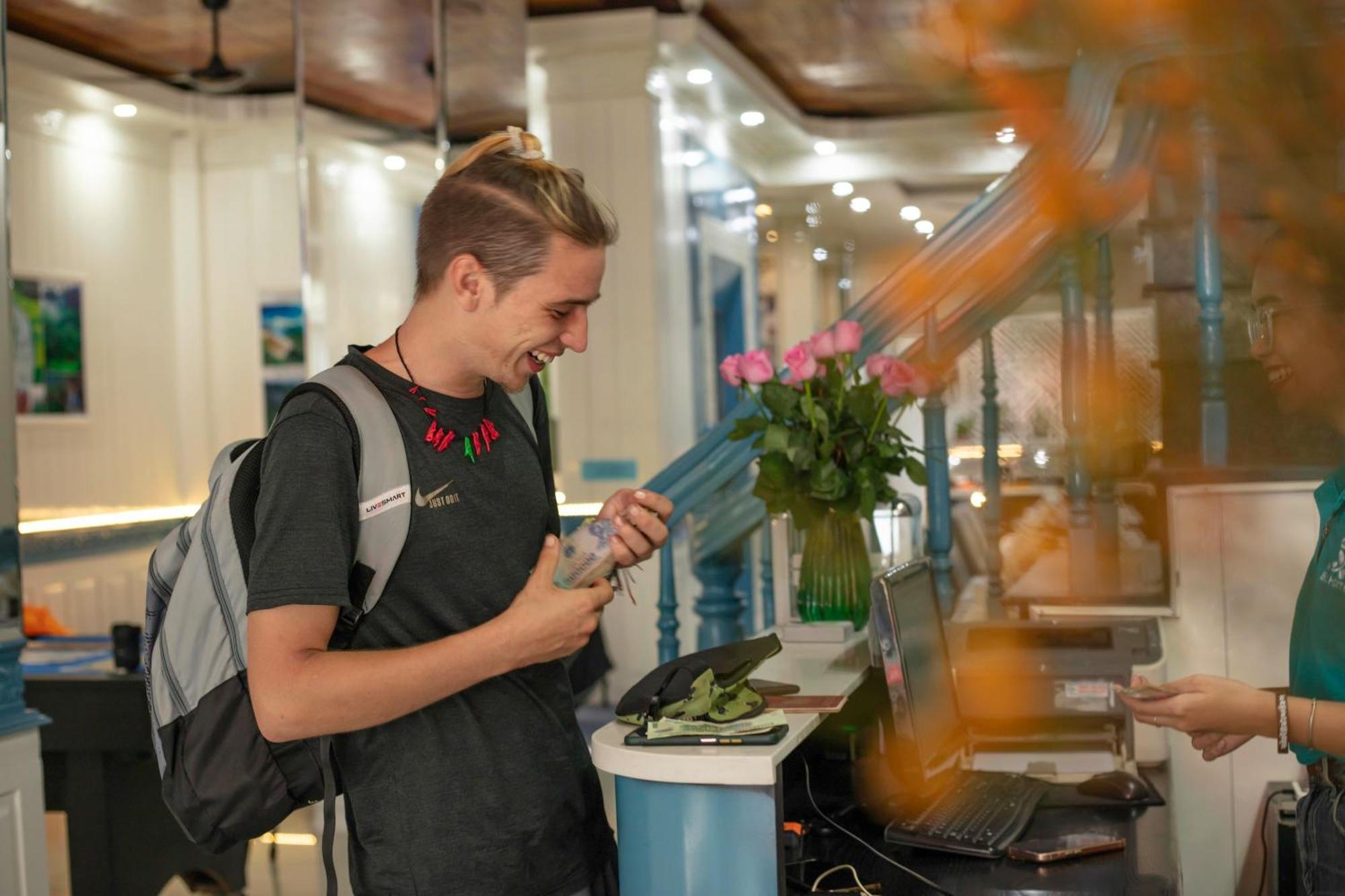 Hanoi Solo Hostel Zewnętrze zdjęcie